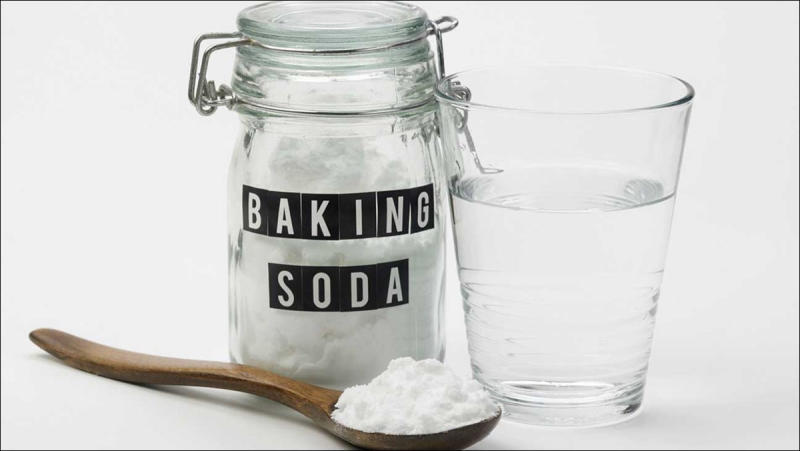 Cách sửa bồn cầu tràn nước bằng baking soda và muối