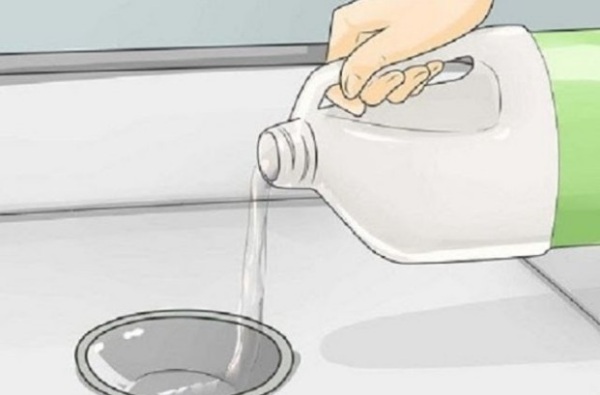 cách thông cống bằng nước sôi